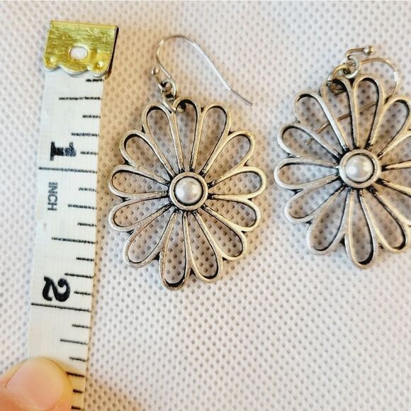Lia Sophia  Silver Tone with Pearl Floral Earrings - Picture 2 of 7